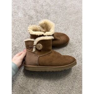 UGG MINI BAILEY BUTTON BOOTS CHESTNUT SIZE US 8